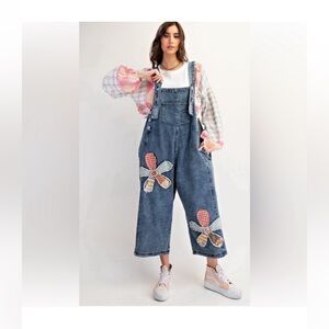 Easel FLOWER PATCH WASHED
DENIM OVERALLS